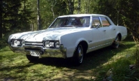 1967 Oldsmobile Cutlass 4D sedan